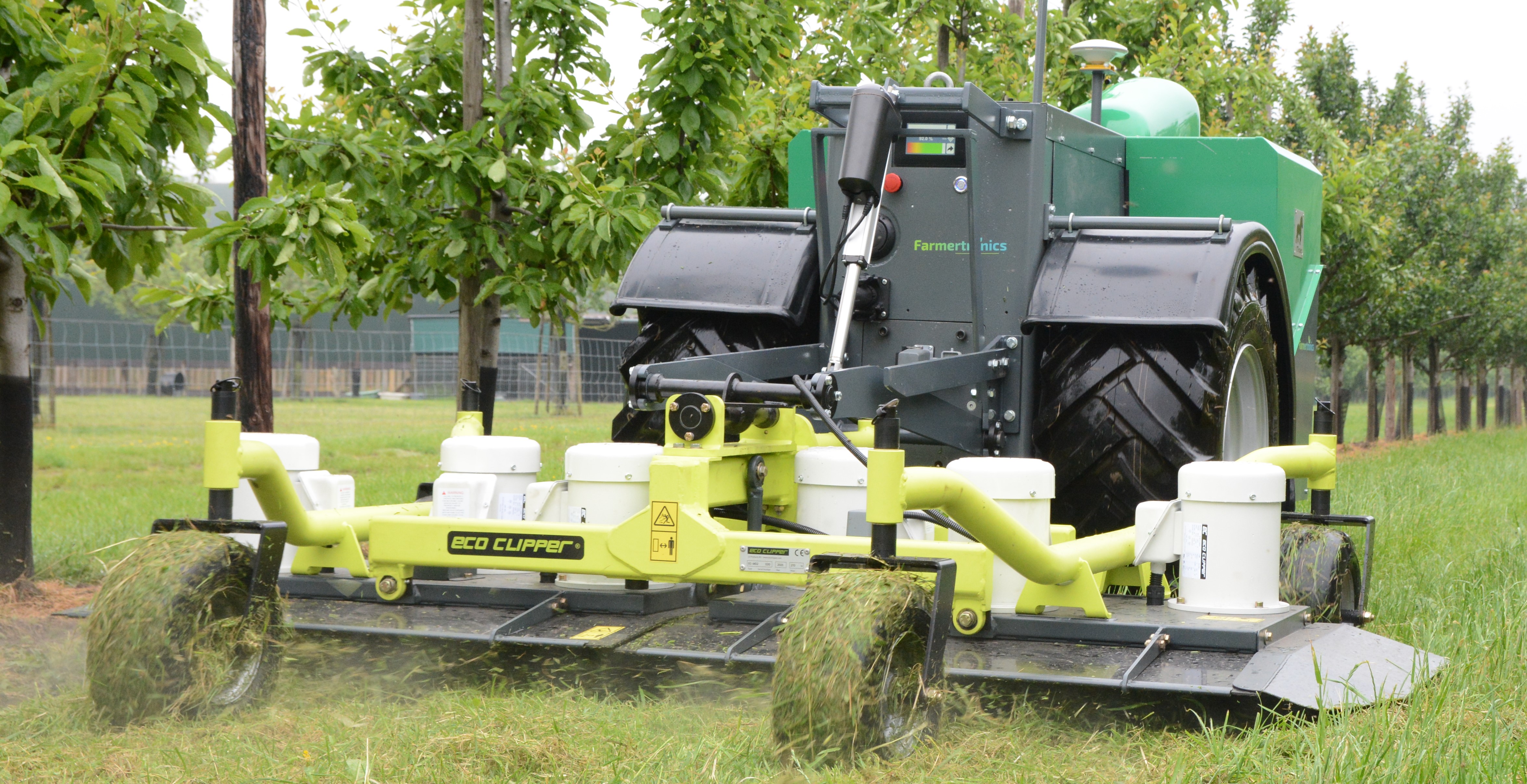eTrac, w pełni elektryczny i lekki  ciągnik-robot-image
